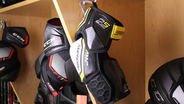 How to Select a Hockey Elbow Pad