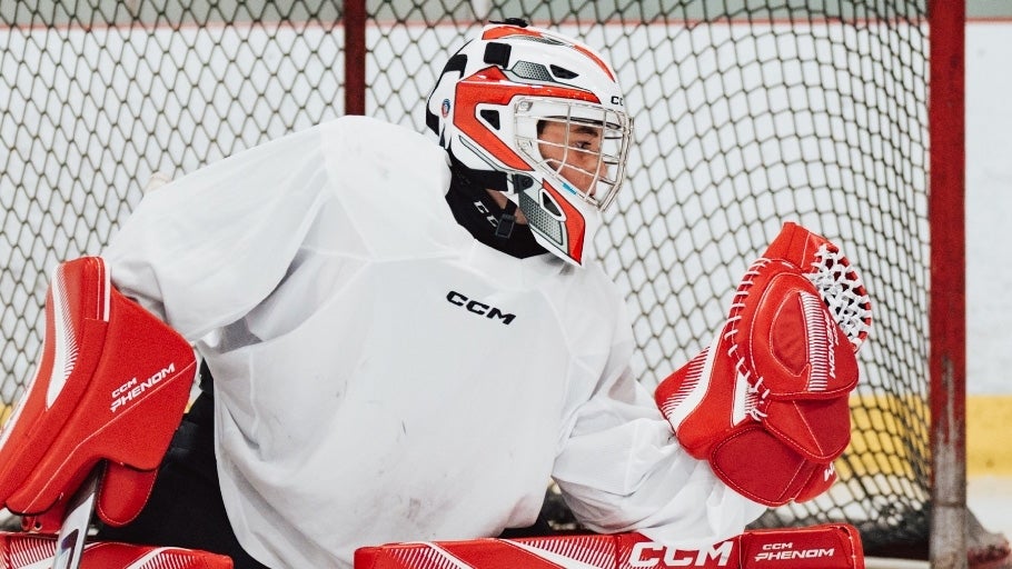 How to Size and Buy a Goalie Catcher & Blocker