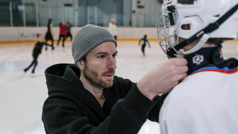 How to Size a Hockey Neck Guard