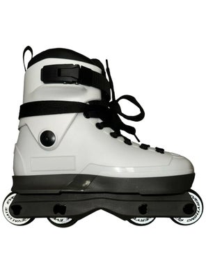 TNEC 58 x R3EVALUATE\Skates - White