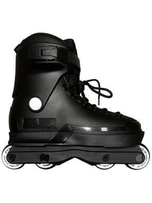 TNEC 58 x R3EVALUATE\Skates - Black