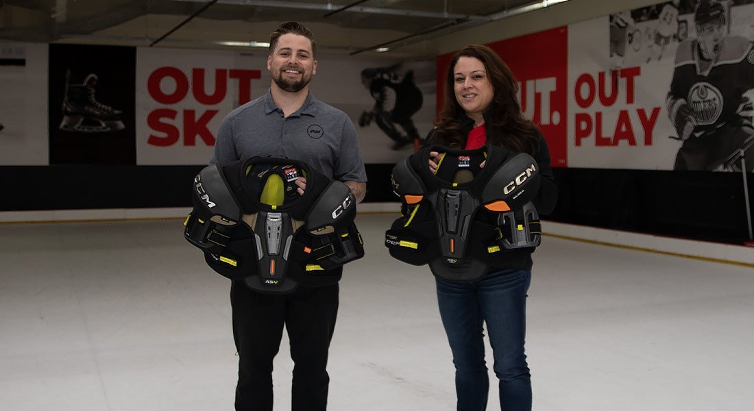 How to Size a Hockey Shoulder Pad Ice Warehouse