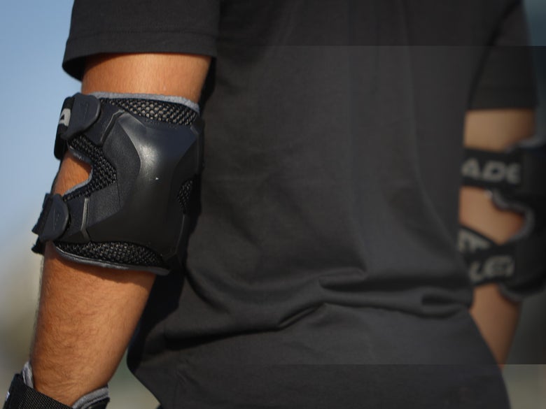 A person wearing a set of Rollerblade X-gear Elbow Pads